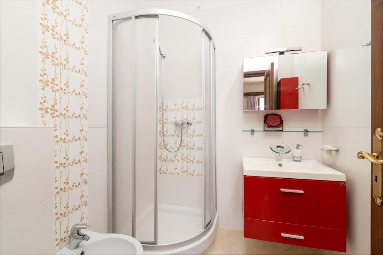 House Of Flowers Apartment